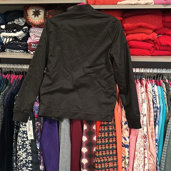 UA butter soft padded nwt black scrub jacket size XS - Picture 4 of 4